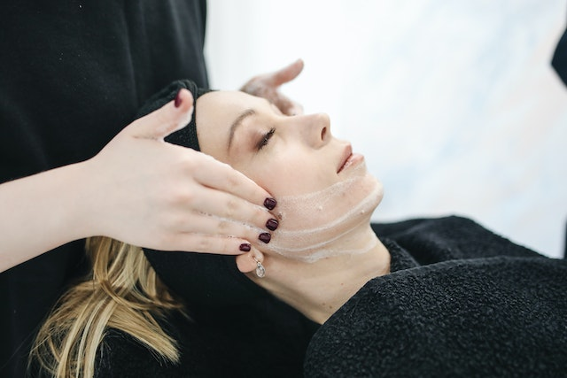 L’art du layering : Pratiquer une routine de soins efficace pour sa peau